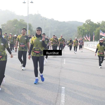Runner Photo 6857680