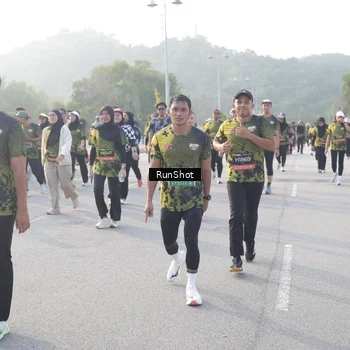 Runner Photo 6857922