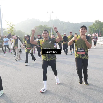 Runner Photo 6857990