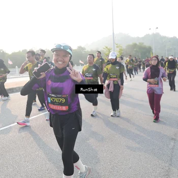 Runner Photo 6859009