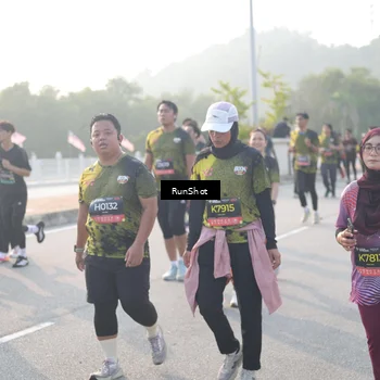 Runner Photo 6859012