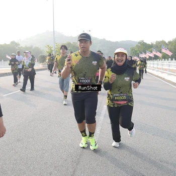 Runner Photo 6859675