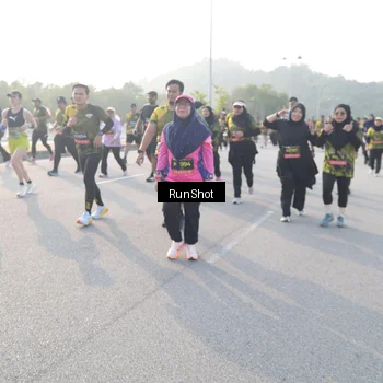 Runner Photo 6860060