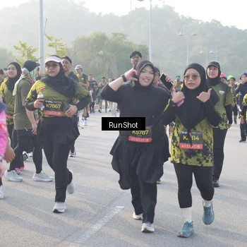 Runner Photo 6860115