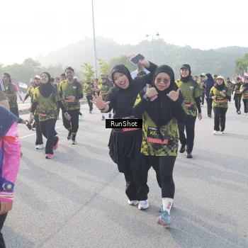 Runner Photo 6860213