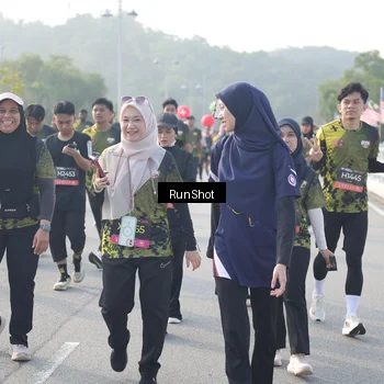 Runner Photo 6860638