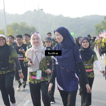 Runner Photo 6860655