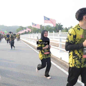 Runner Photo 6860676