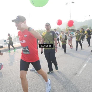 Runner Photo 6860995