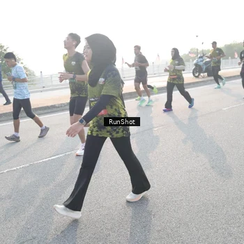 Runner Photo 6863168