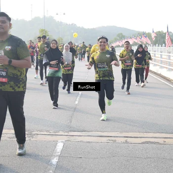 Runner Photo 6867223