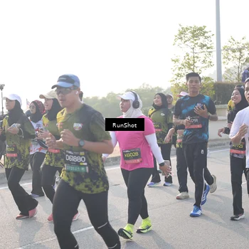 Runner Photo 6873642