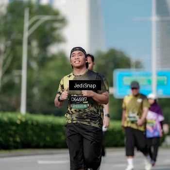 Runner Photo 6874002