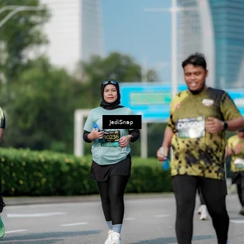 Runner Photo 6875075