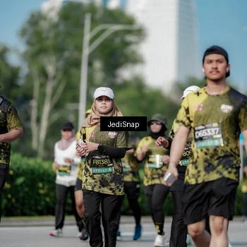 Runner Photo 6875442