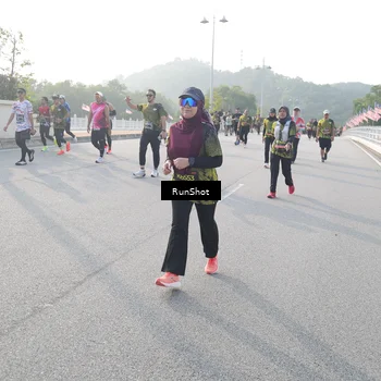 Runner Photo 6876336