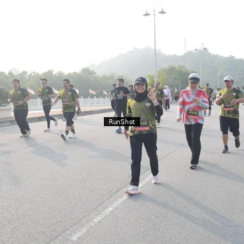 Runner Photo 6876500