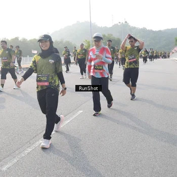 Runner Photo 6876559