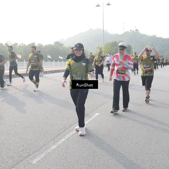 Runner Photo 6876585