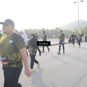Runner Photo 6876758