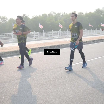 Runner Photo 6876816
