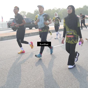 Runner Photo 6876853