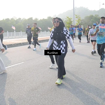 Runner Photo 6876903