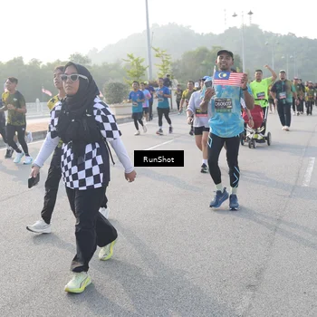 Runner Photo 6876910
