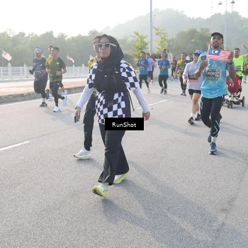 Runner Photo 6876965