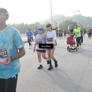Runner Photo 6876979