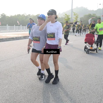 Runner Photo 6876998