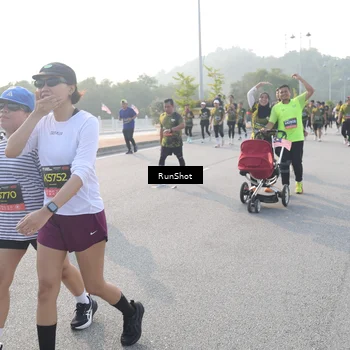 Runner Photo 6876999