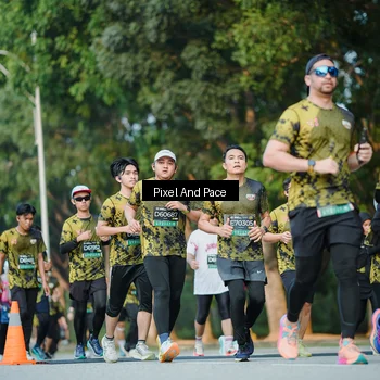 Runner Photo 6877070