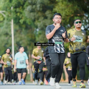 Runner Photo 6877110