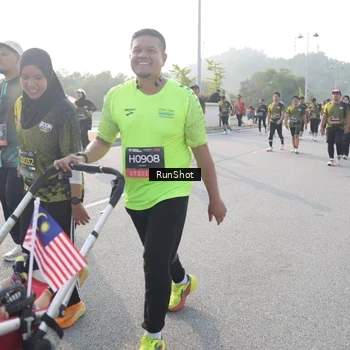 Runner Photo 6877111