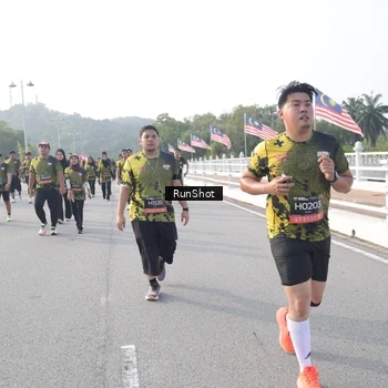 Runner Photo 6877117
