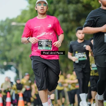 Runner Photo 6877344