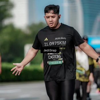 Runner Photo 6877412