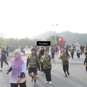 Runner Photo 6877542