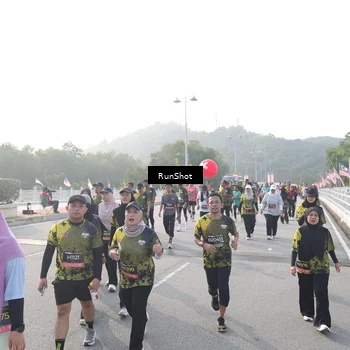 Runner Photo 6877596