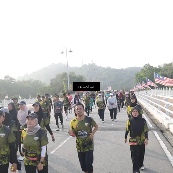 Runner Photo 6877651