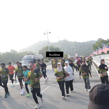 Runner Photo 6877875