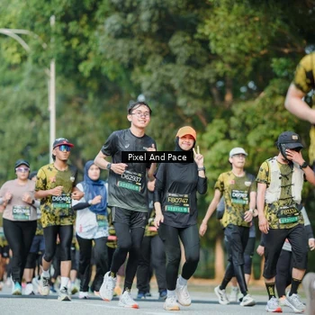 Runner Photo 6878022