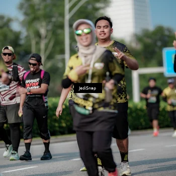 Runner Photo 6878059