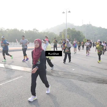 Runner Photo 6878216