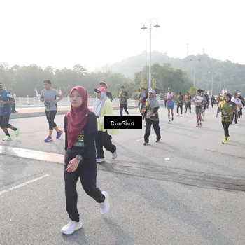 Runner Photo 6878223