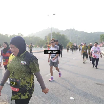 Runner Photo 6878312