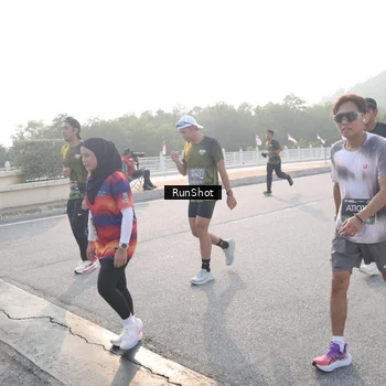 Runner Photo 6878338