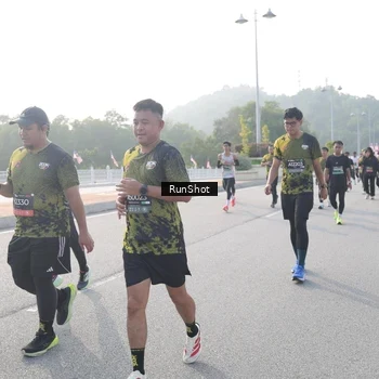 Runner Photo 6878501