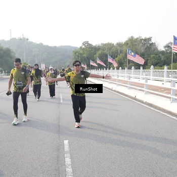 Runner Photo 6878568